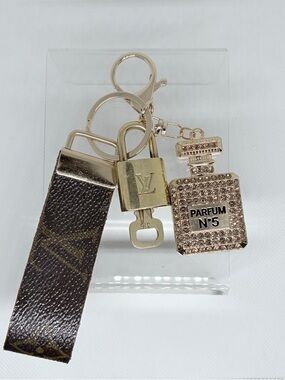 Louis Vuitton Lock & Key Set #316 with a Handmade Loop Keychain - Perfume Charm